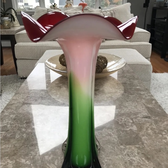 Red Amaryllis 5 Petal Vase - Picture 1 of 5
